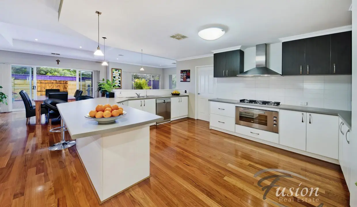 uploads1659416987633-pl4dt1g328-2d7c6575217540a7e02395dab21e092810A-Poimena-St-Kingsley-13