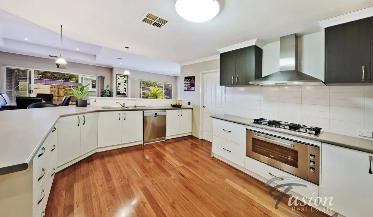 uploads1659416987635-jfv12lh0yws-2d7c6575217540a7e02395dab21e092810A-Poimena-St-Kingsley-15