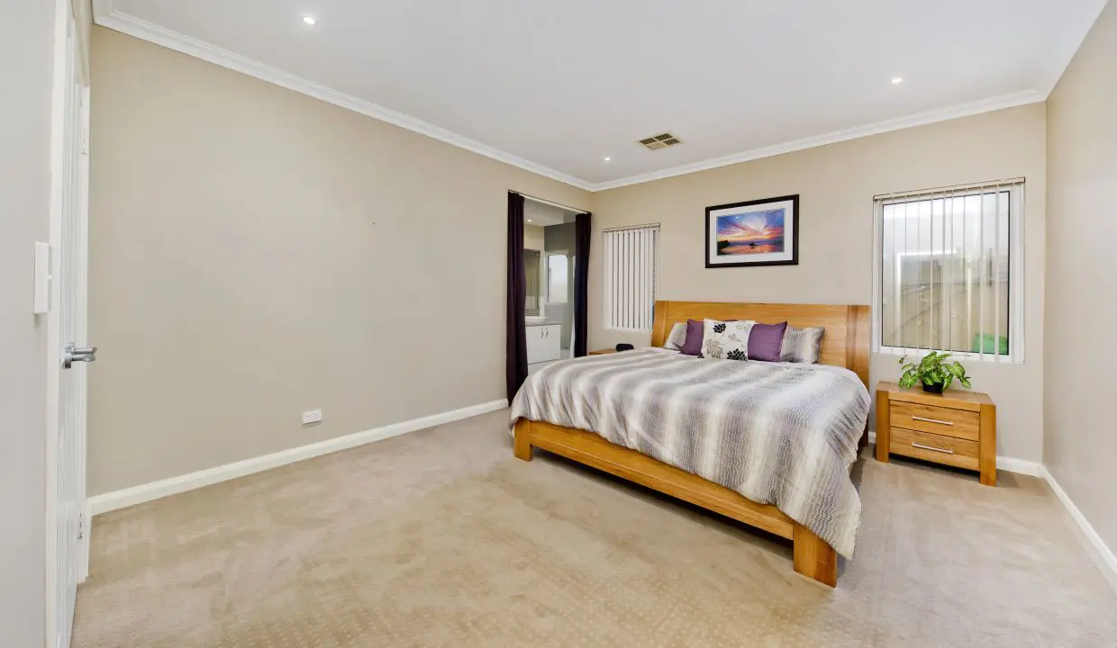 uploads1659416987643-5jga4idc2xy-2d7c6575217540a7e02395dab21e092810A-Poimena-St-Kingsley-20