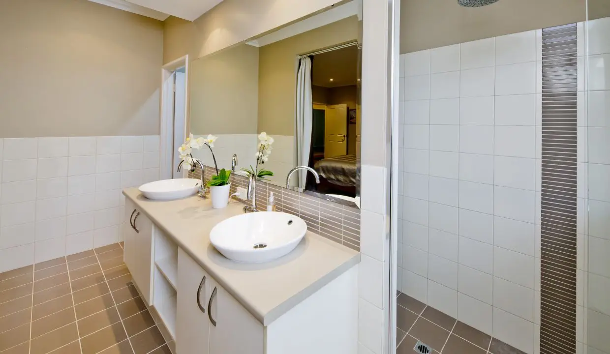 uploads1659416987647-2hb6kq1m013-2d7c6575217540a7e02395dab21e092810A-Poimena-St-Kingsley-23