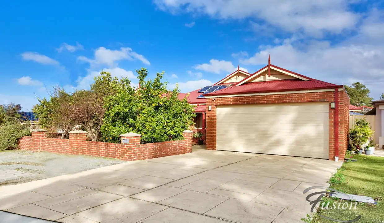 uploads1659421839885-4iqk9p4c1uc-26030c34a7561b24ae1ed67ffad7bd9f10A-Poimena-St-Kingsley-front-web