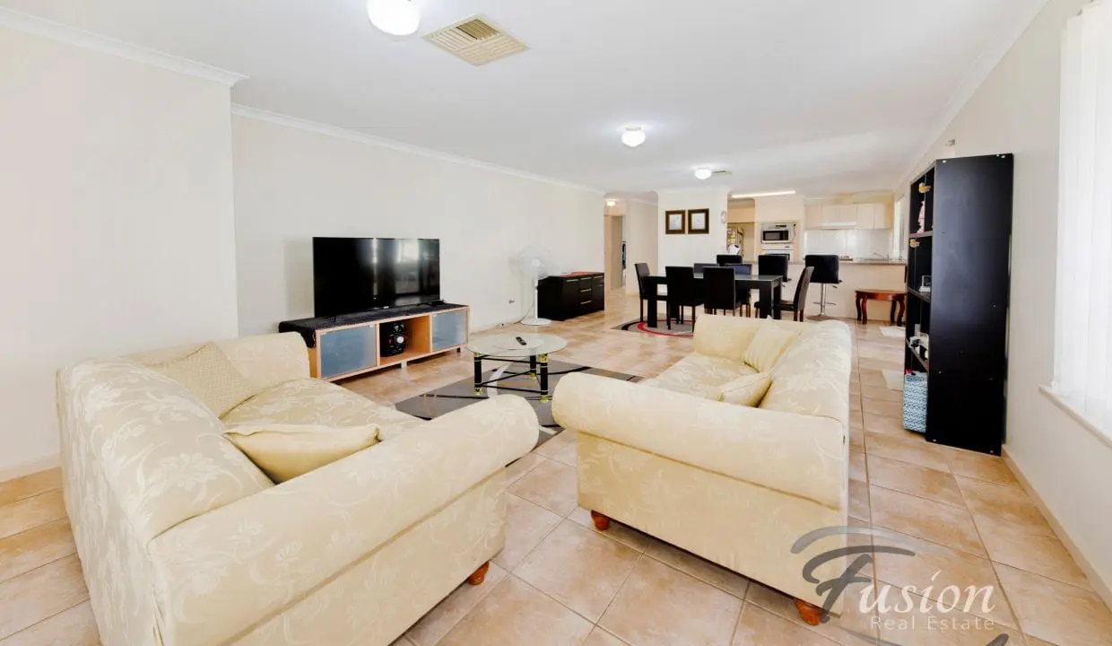 uploads1680497972723-z7yzh3ei4yr-61be6282c6fb7c48e4aa394f9b1b5f8456-The-Circle-Warwick-021