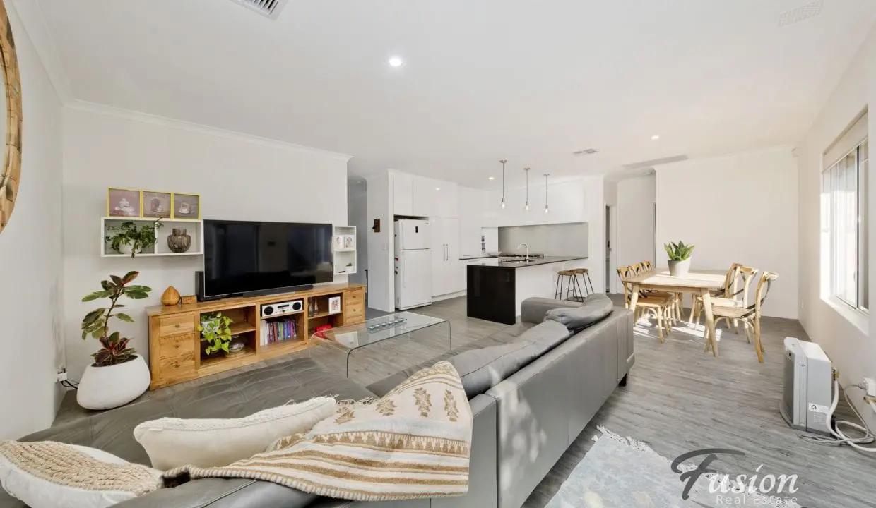 uploads1684388503336-vivl2l0zl8l-b0ccae3b8f67632a477177470721f80b2-69-Stanley-st-Scarborough-014