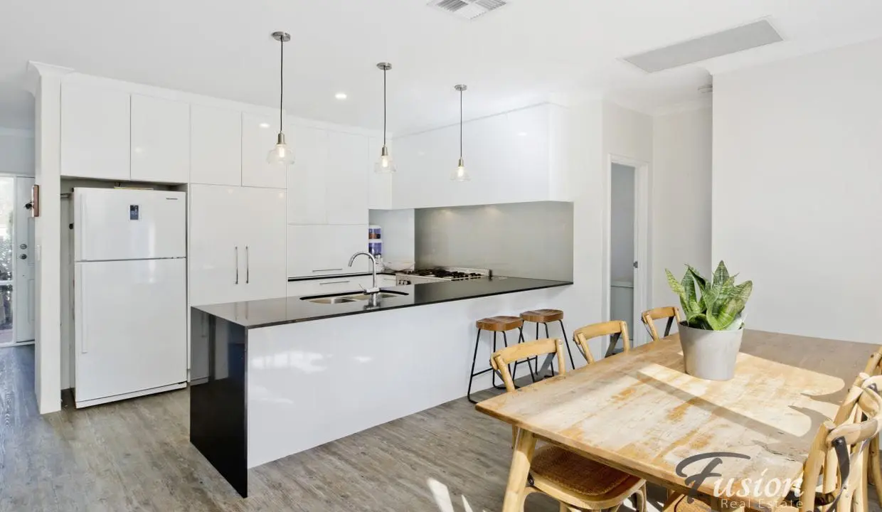 uploads1684388610271-4fe9ok09w4c-b0ccae3b8f67632a477177470721f80b2-69-Stanley-st-Scarborough-027