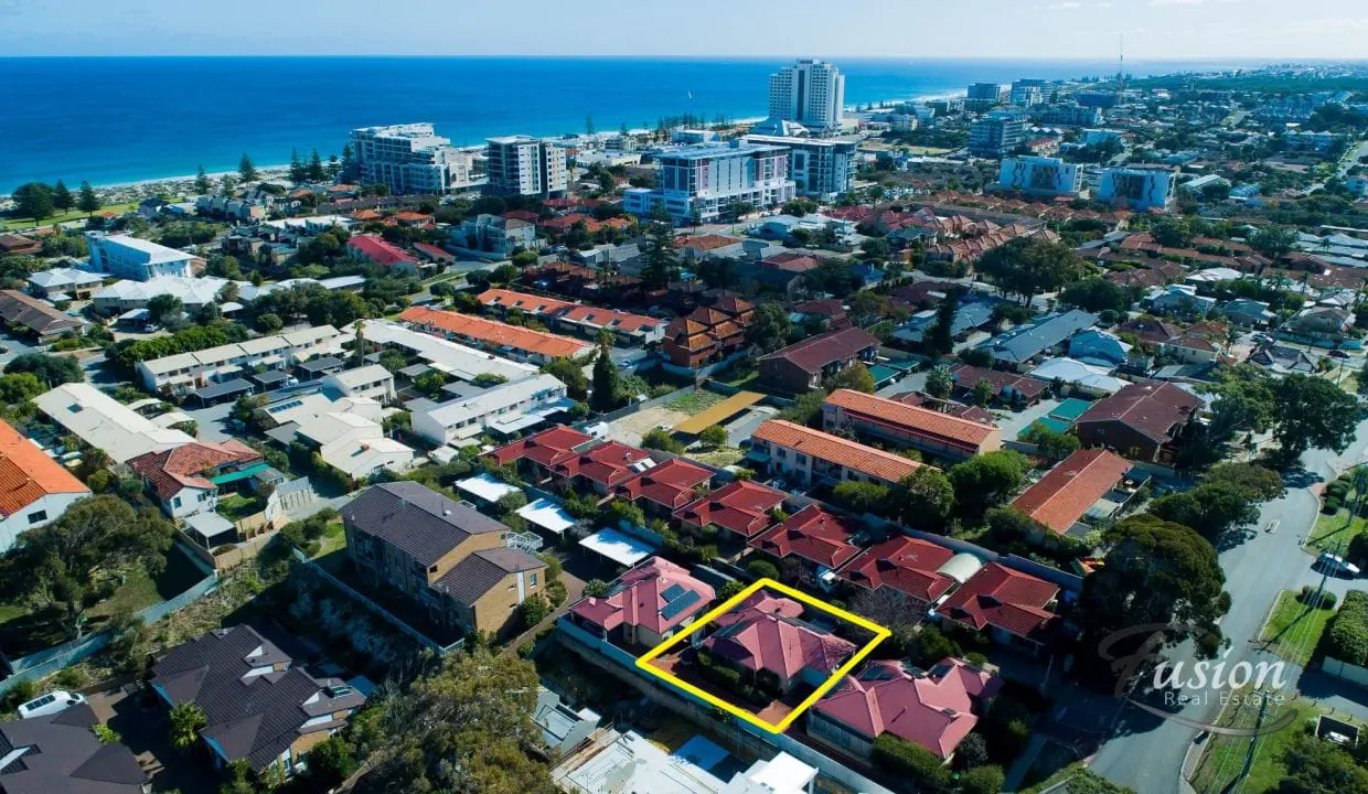 uploads1685335399808-o9u8s4z0ah-f8474360b659b99bc1fd1de489f3b436house-border