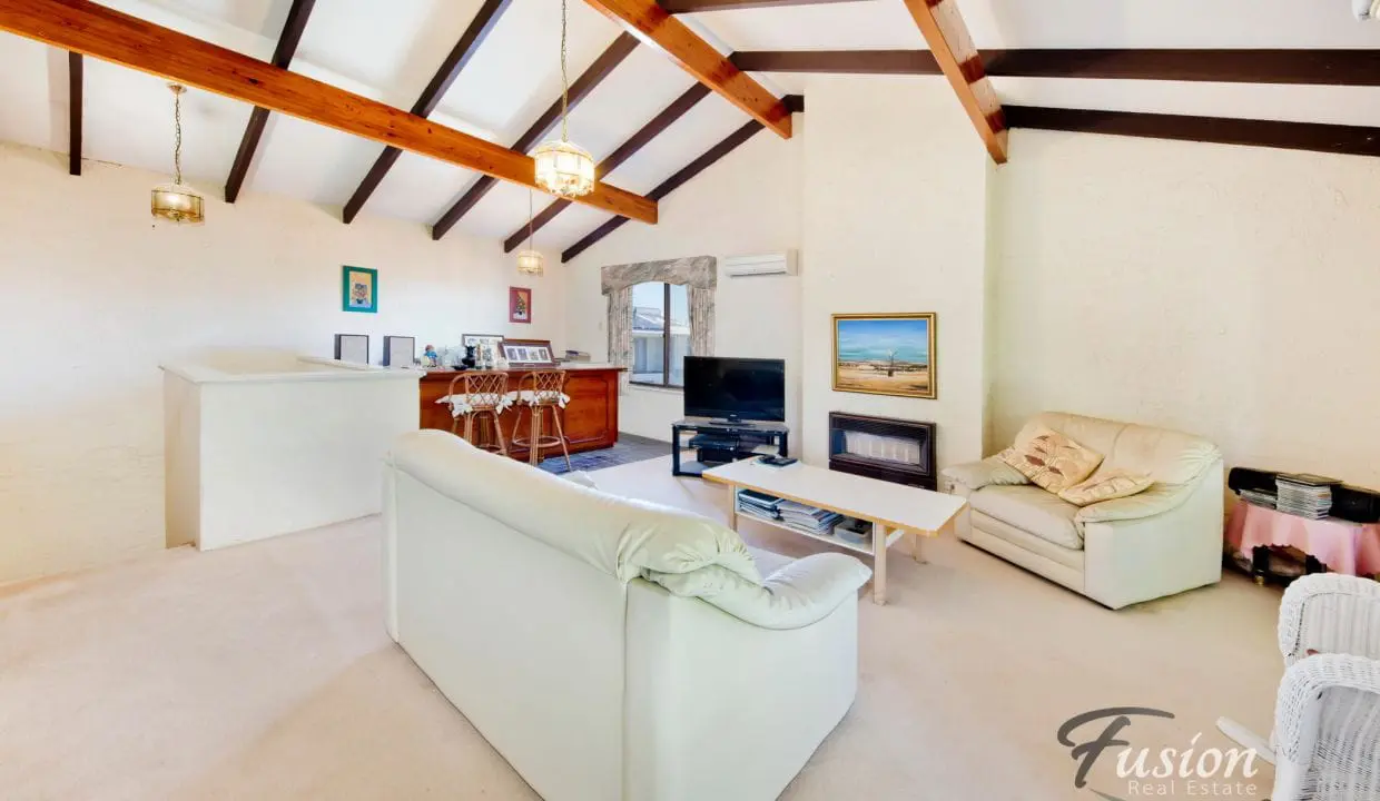 uploads1691388371820-se6sa1bt4es-9b9dd500a082e72bdb2270f6c9cbbb0017.-Family-Upstairs