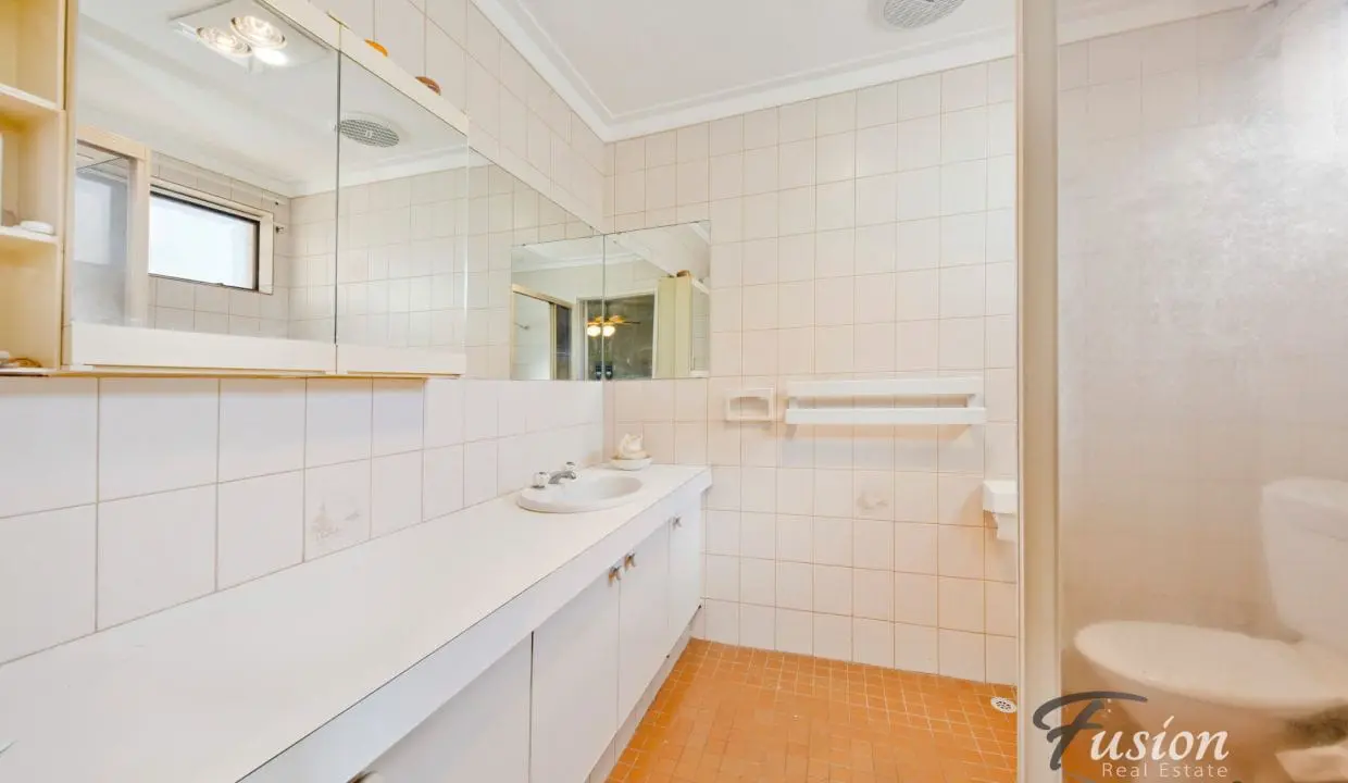 uploads1691388371826-hdy22n9eqtd-9b9dd500a082e72bdb2270f6c9cbbb0022.-Ensuite-Upstairs